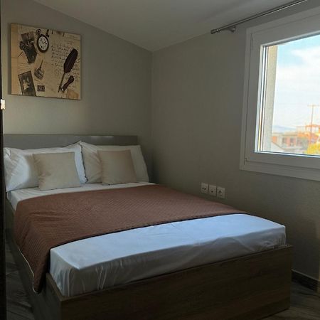 Private Modern Apartment Nea Roda Luaran gambar