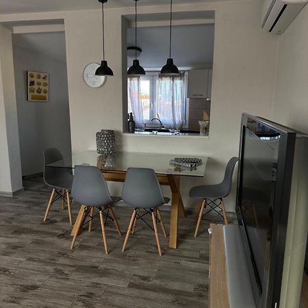 Private Modern Apartment Nea Roda Luaran gambar