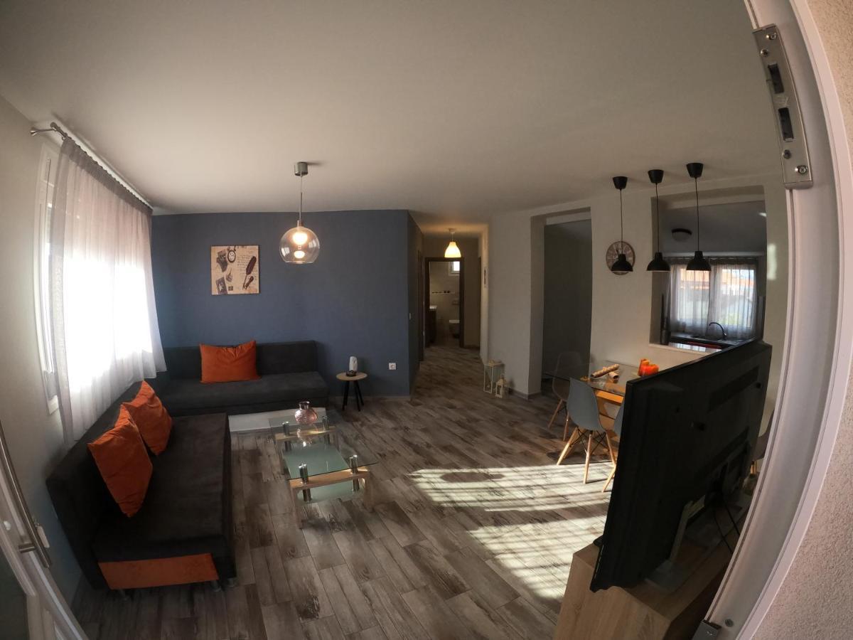 Private Modern Apartment Nea Roda Luaran gambar