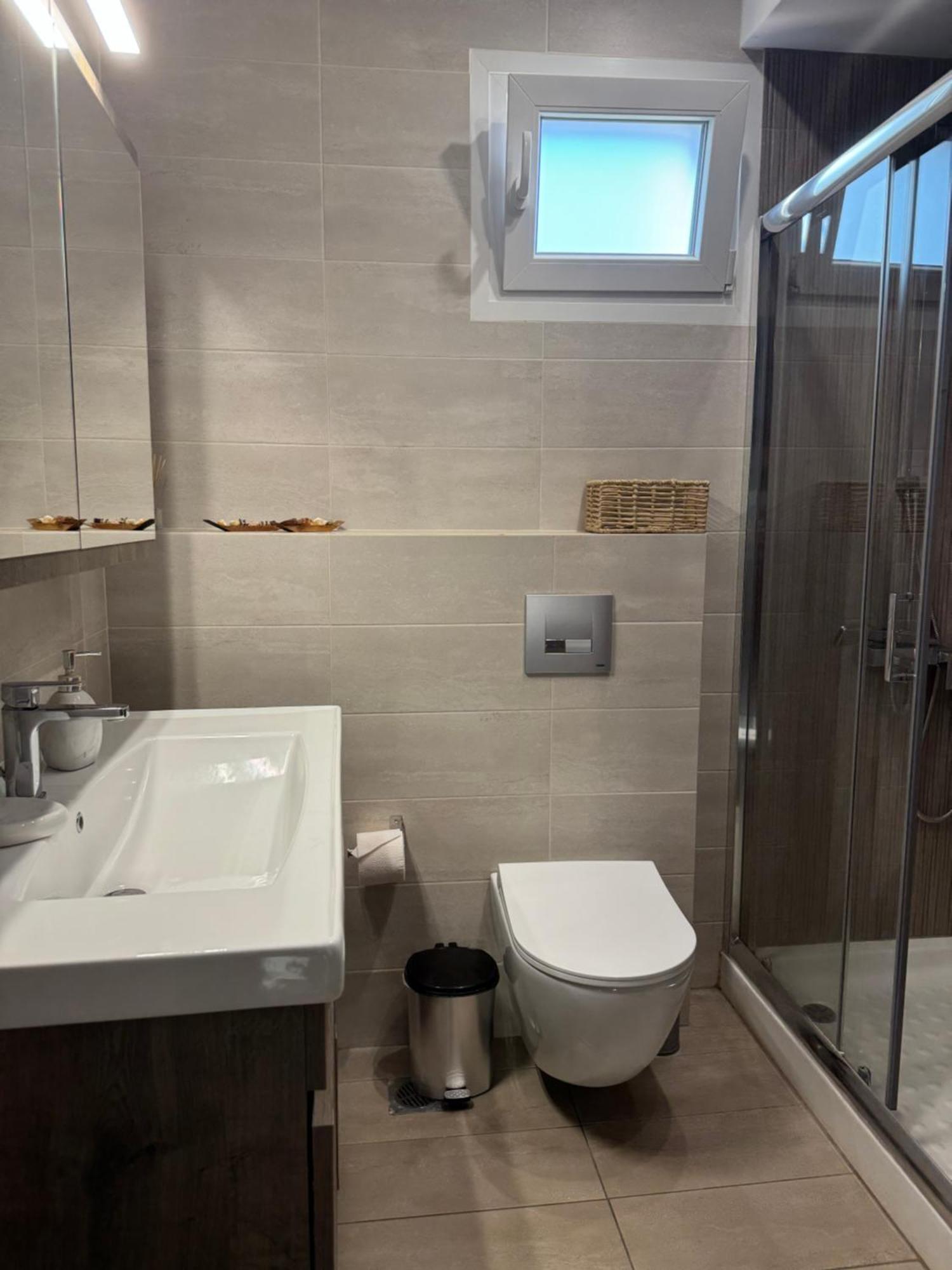 Private Modern Apartment Nea Roda Luaran gambar