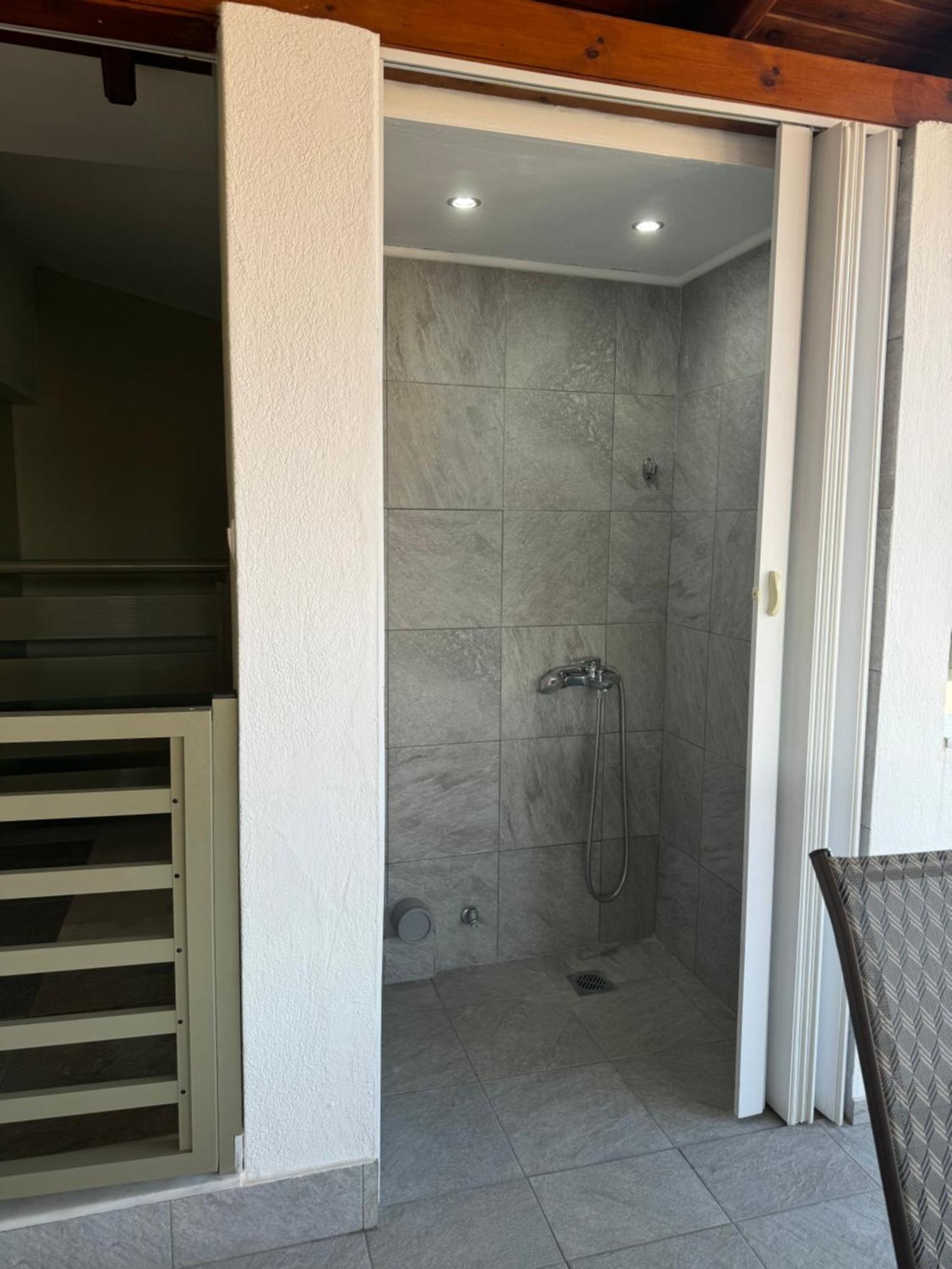 Private Modern Apartment Nea Roda Luaran gambar